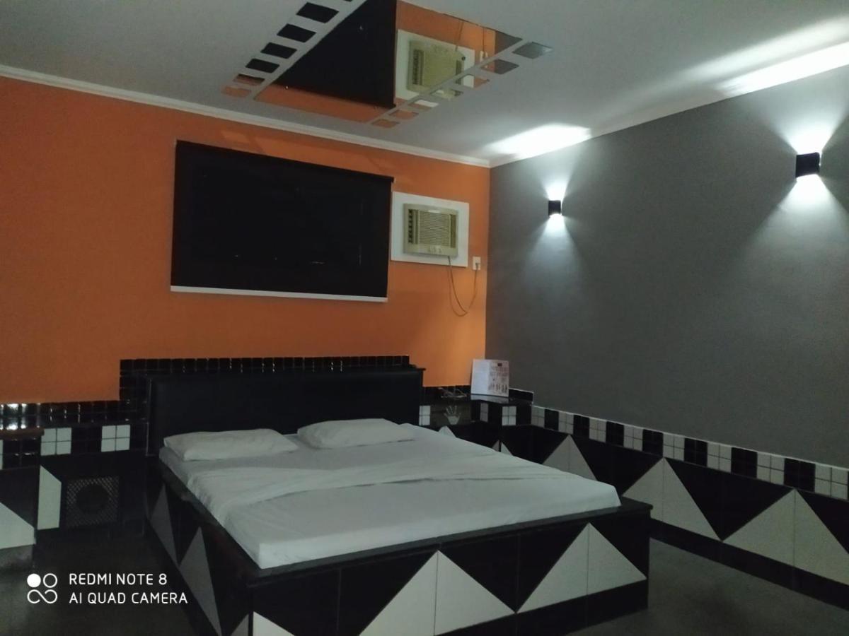 Movie Inn Motel E Hospedagem (Adults Only) ฮิเบเราเปรโต ภายนอก รูปภาพ