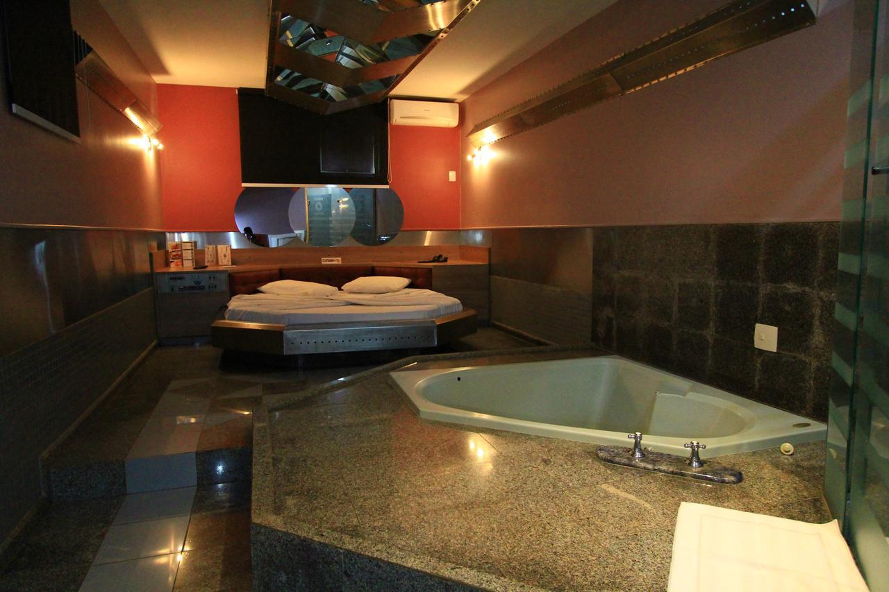 Movie Inn Motel E Hospedagem (Adults Only) ฮิเบเราเปรโต ภายนอก รูปภาพ