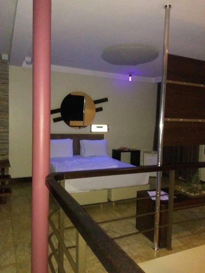 Movie Inn Motel E Hospedagem (Adults Only) ฮิเบเราเปรโต ภายนอก รูปภาพ