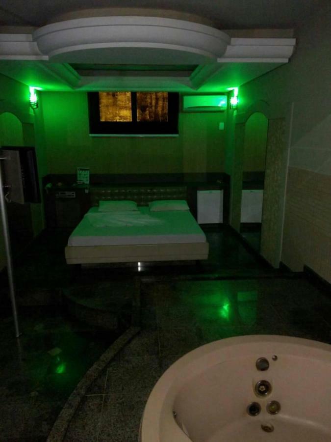 Movie Inn Motel E Hospedagem (Adults Only) ฮิเบเราเปรโต ภายนอก รูปภาพ