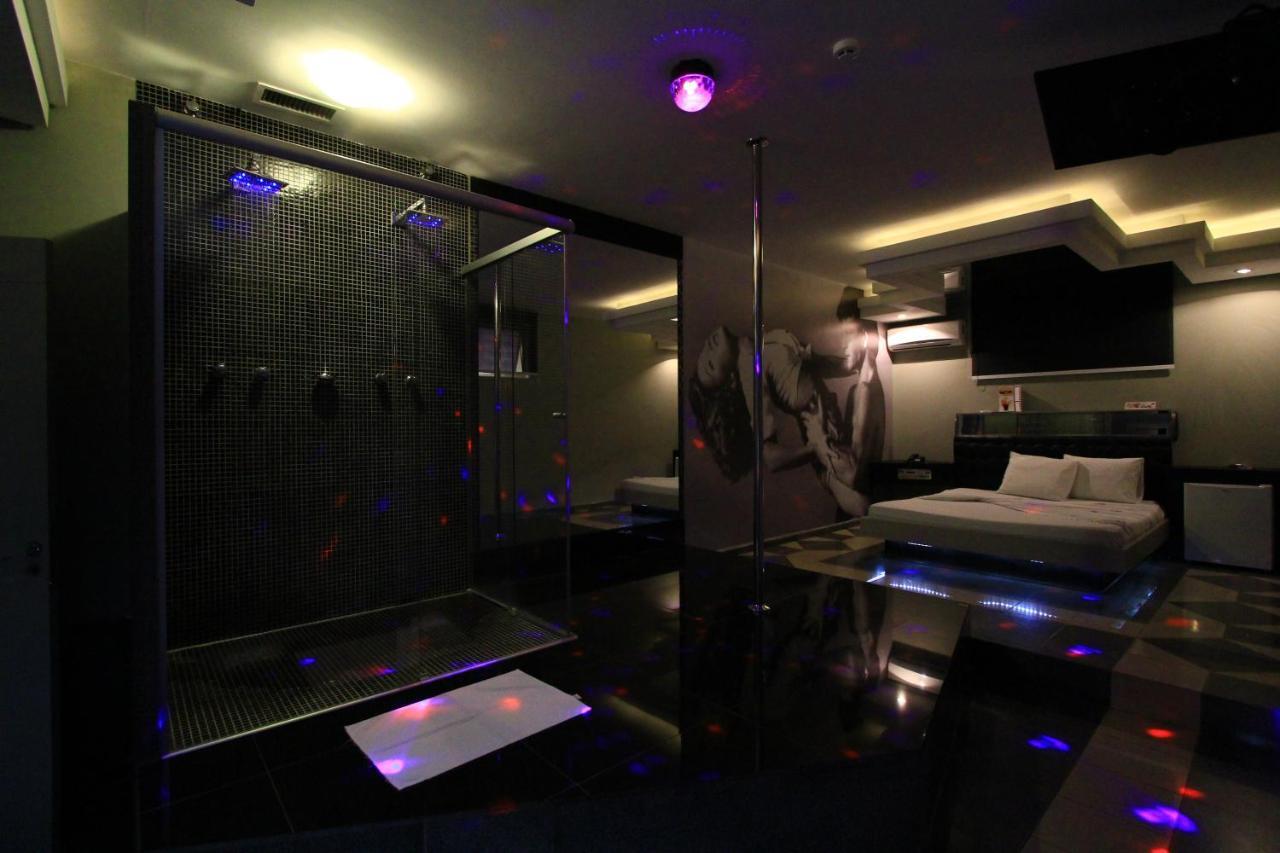 Movie Inn Motel E Hospedagem (Adults Only) ฮิเบเราเปรโต ภายนอก รูปภาพ